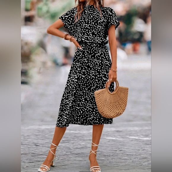 Dresses & Skirts - New Pretty Blouson Top Dot Print Flare Midi Dress Black White